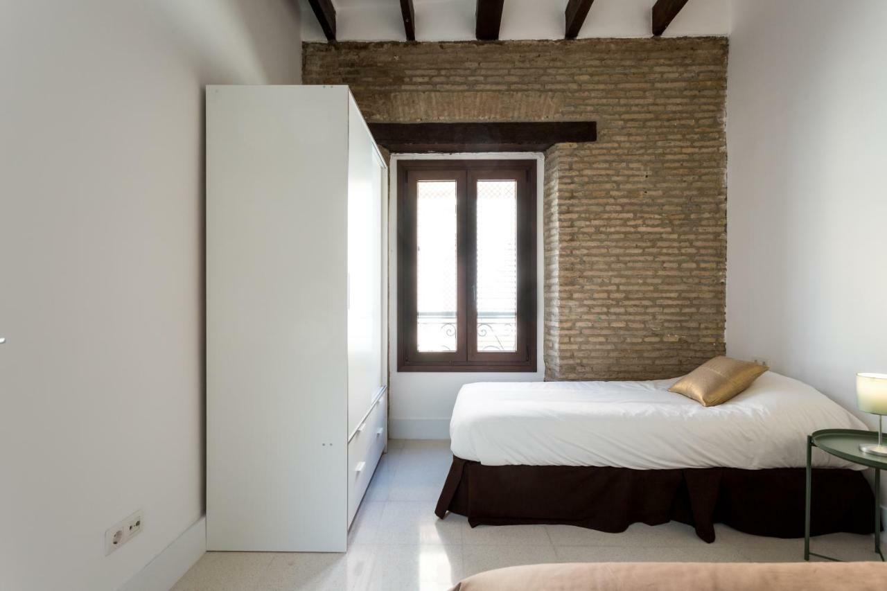 Almazen Apartamentos, Arrayan 23 Севилья Экстерьер фото